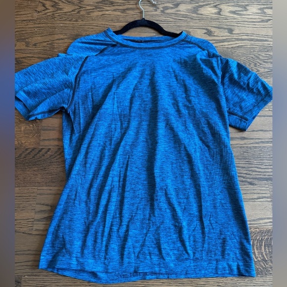 Lululemon Men’s Tech Workout Blue Shirt Size M - Picture 1 of 3